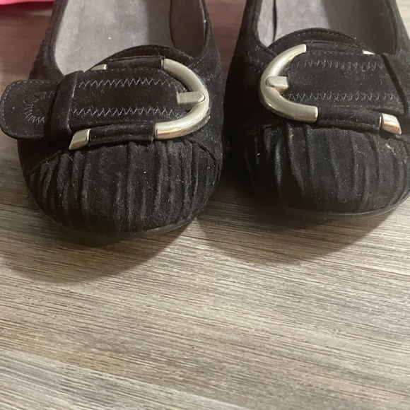 STUART WEITZMAN Womens Sz 7.5M Black Suede Wedge Heel Shoes Silver Buckle - Picture 4 of 15